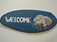 ペットロスの方がペットのリアルな似顔絵の注文（オーダー）前に見る作品～ロップイヤー（垂れ耳うさぎ・ラビット）を描いたウエルカムボードのグッズ