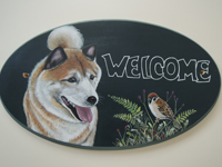 ペットロスの方がペットのリアルな似顔絵の注文（オーダー）前に見る作品～元気に笑う愛犬と草花に止まる小鳥を描いたウエルカムボードのグッズ