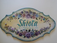 注文（オーダー）依頼前に見る作品～玄関先を飾る名前入りウエルカムボード（表札）～花で囲む